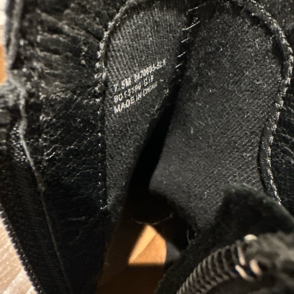 Frye & Co. Holly Zip Black Suede Booties Sz 7.5 - Picture 6 of 7